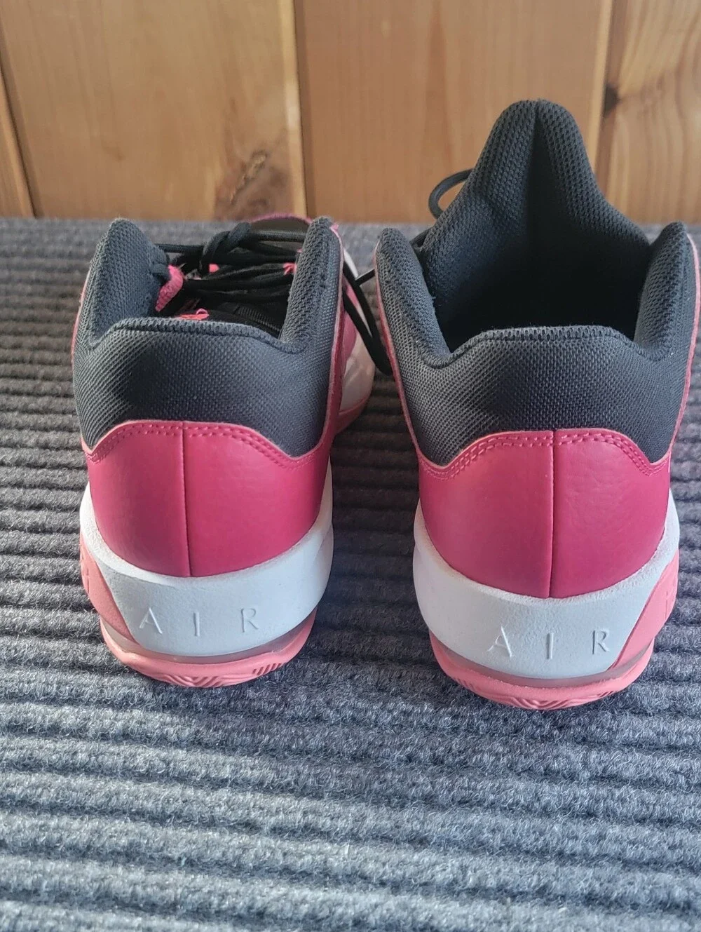 Nike Air Jordan Max Aura 3 Girls Size 6.5Y Black Pink Basketball Shoes Sneakers